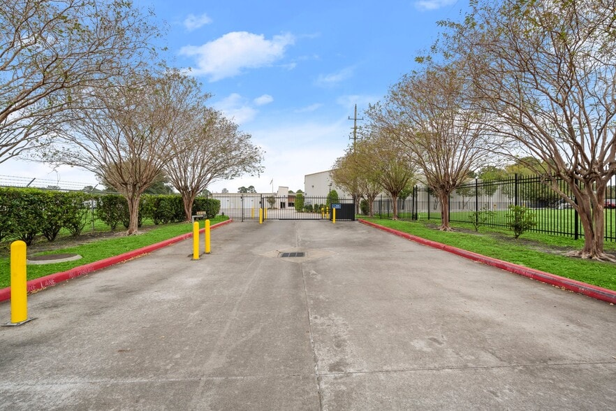 8826 Louetta Rd, Spring, TX à vendre - Photo du bâtiment - Image 2 de 8
