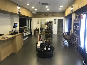 97 Rue Louis Rouquier, Levallois-Perret for lease Interior Photo- Image 1 of 7