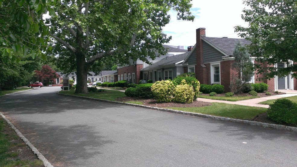 65 E Northfield Rd, Livingston, NJ for lease - Building Photo - Image 3 of 10