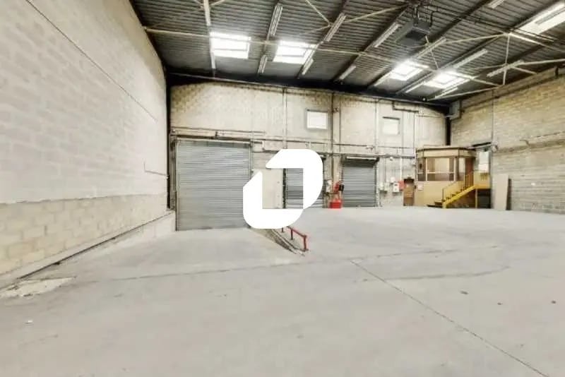 Flex in Morangis for lease - Building Photo - Image 3 of 11