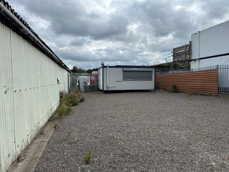 1-7 Lloyd St, Rutherglen à louer - Photo du bâtiment - Image 2 de 3