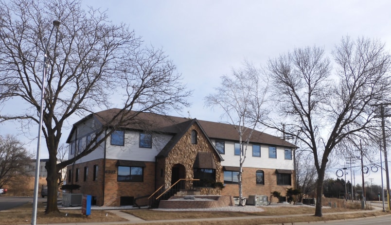 6302 Odana Rd, Madison, WI à louer - Photo du bâtiment - Image 2 de 8