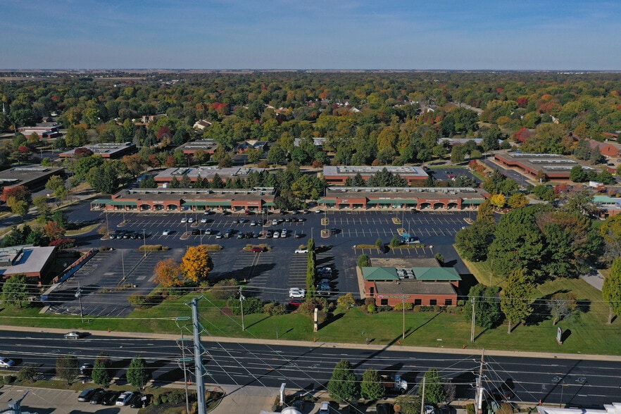 Shoppes Of Knollwood portefeuille de 2 propriétés à vendre sur LoopNet.ca - Photo du bâtiment - Image 3 de 38