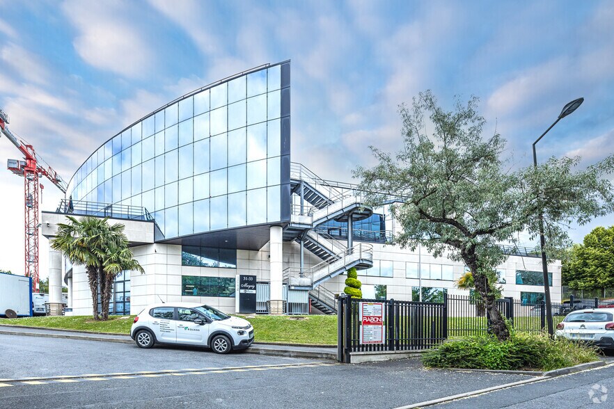 Bureau dans Bry-sur-Marne à louer - Photo du bâtiment - Image 3 de 3