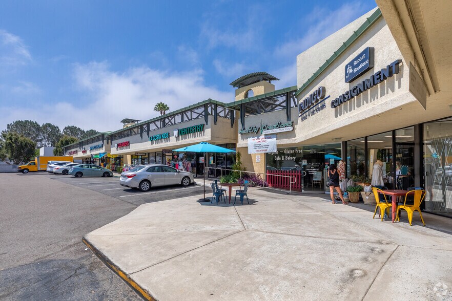 362-398 N El Camino Real, Encinitas, CA à louer - Photo du bâtiment - Image 2 de 8