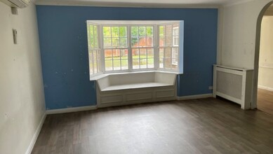 Portsmouth Rd, Esher for lease Interior Photo- Image 2 of 2