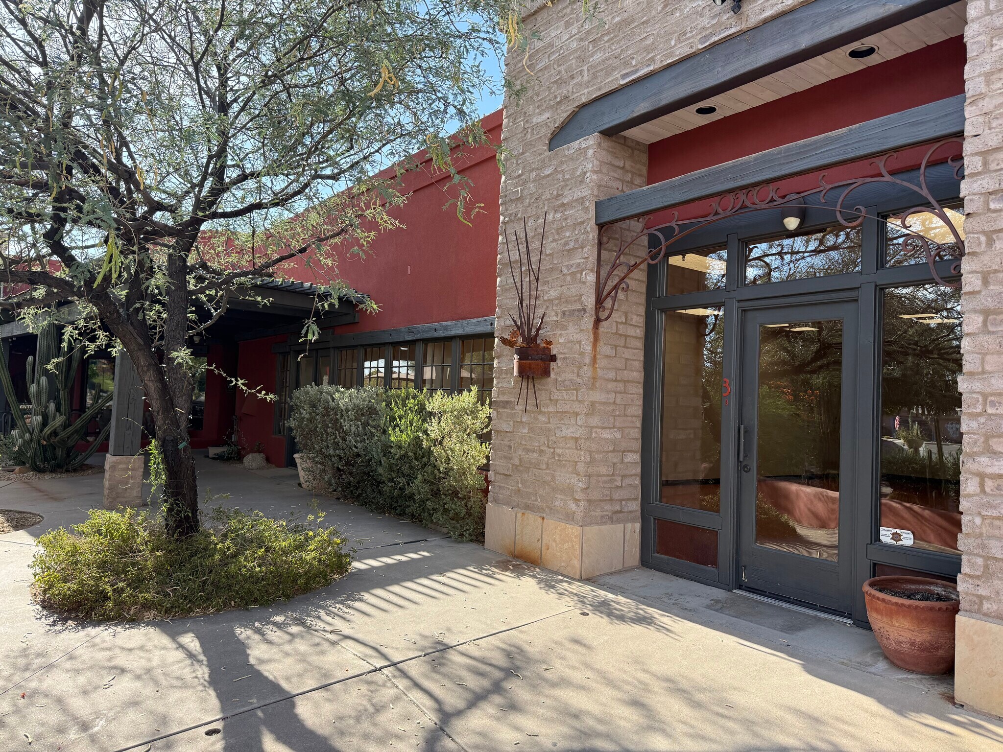 6130-6142 E Cave Creek Rd, Cave Creek, AZ à louer Photo du bâtiment- Image 1 de 20