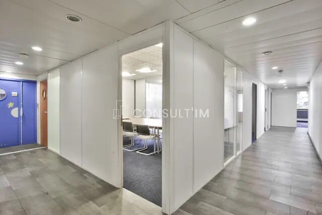 Office in Saint-Cloud for lease - Building Photo - Image 1 of 9