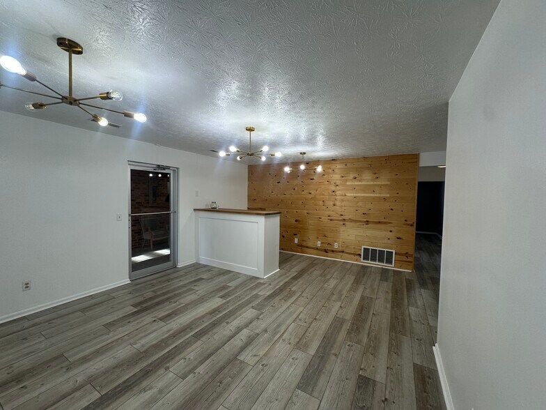 5598 Glenway Ave, Cincinnati, OH à louer - Photo du bâtiment - Image 3 de 11