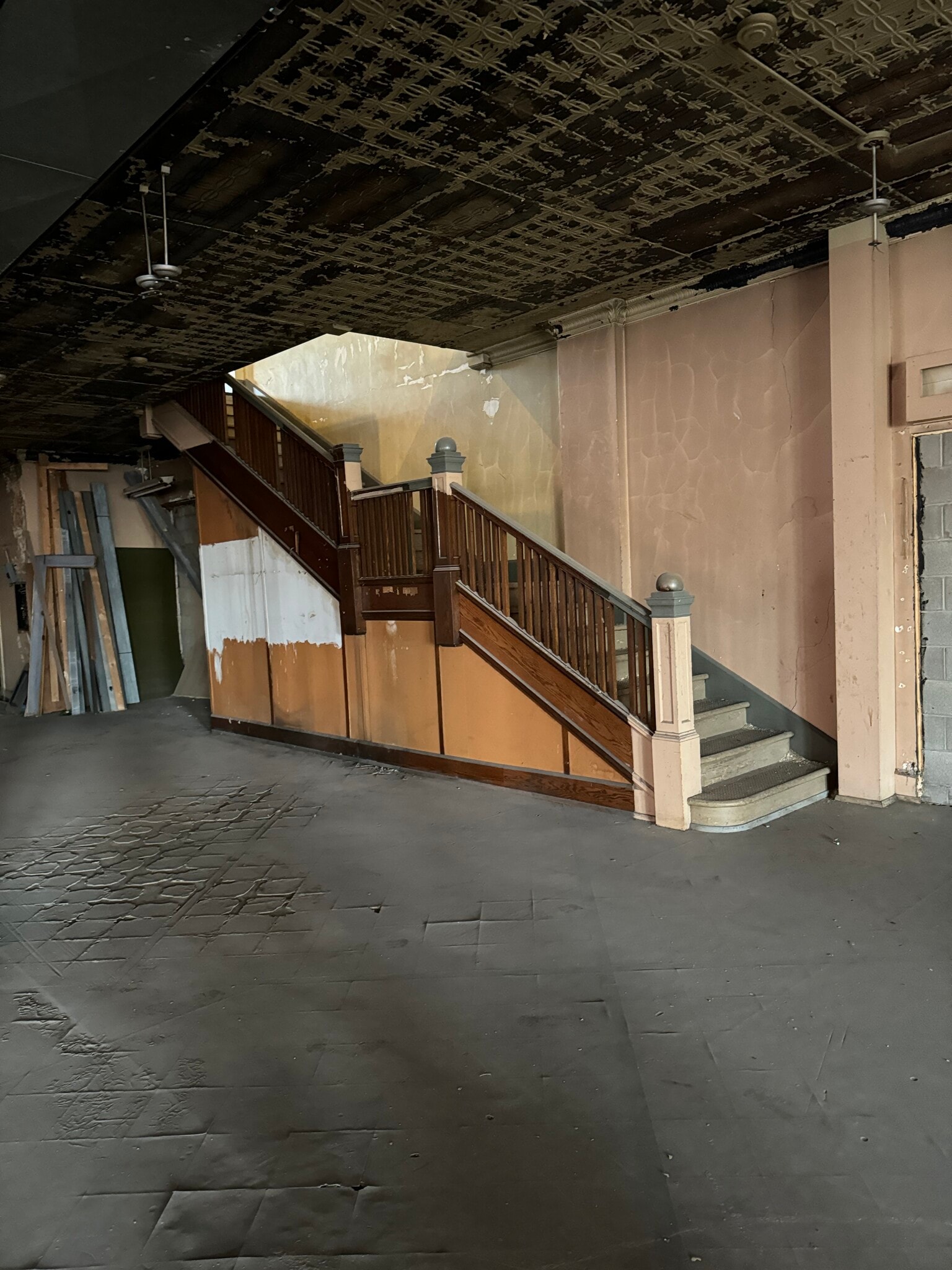 1320 Market St, Wheeling, WV for lease Interior Photo- Image 1 of 9