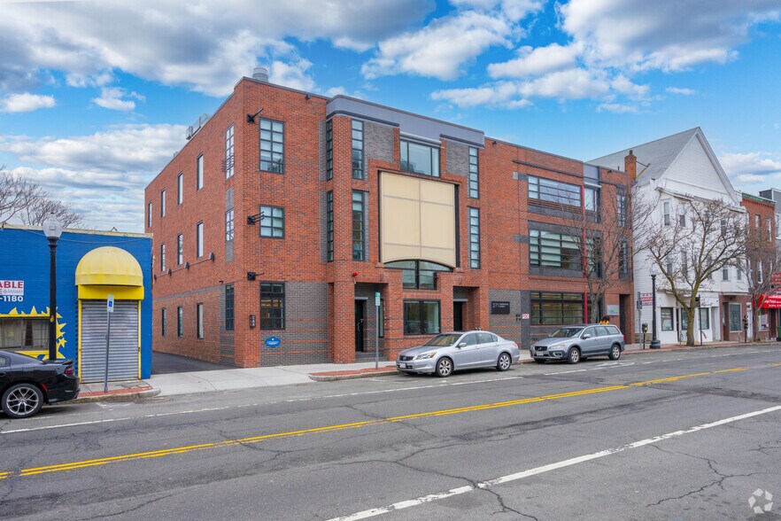 271 Cambridge St, Cambridge, MA à louer - Photo principale - Image 1 de 4