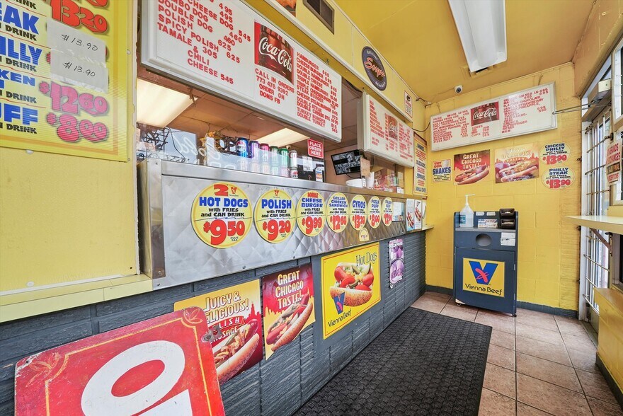 7748 S Kedzie Ave, Chicago, IL à vendre - Photo du bâtiment - Image 2 de 9