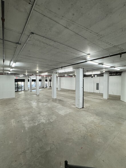 5130 Roosevelt Ave, Woodside, NY for lease - Interior Photo - Image 3 of 6