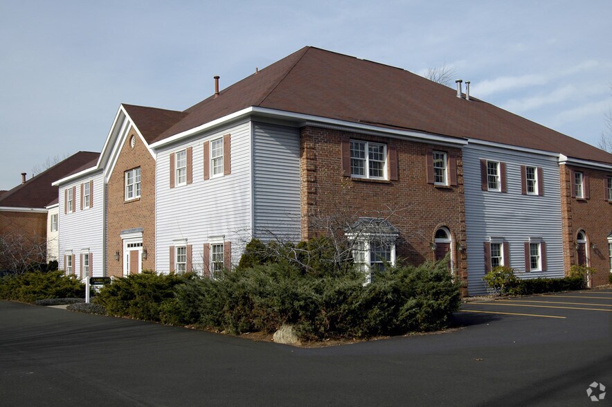 435 New Karner Rd, Colonie, NY à louer - Photo principale - Image 1 de 12