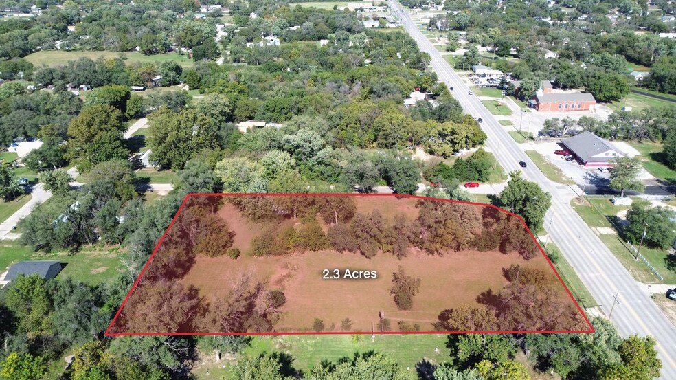 129 E 58th St S, Wichita, KS for sale - Primary Photo - Image 1 of 4