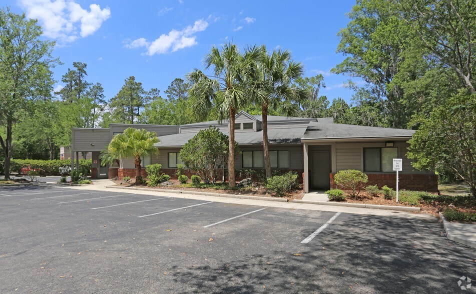 1034 NW 57th St, Gainesville, FL à louer - Photo du bâtiment - Image 2 de 24
