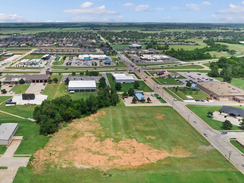 301 S Yukon Pky, Yukon, OK à vendre - Photo du bâtiment - Image 2 de 32