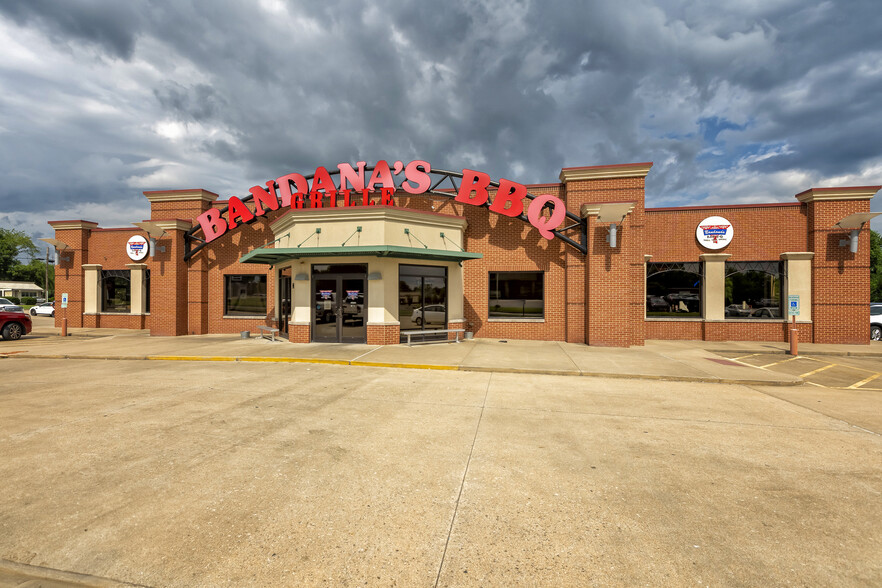 309 E Main St, Carbondale, IL for sale - Building Photo - Image 1 of 47