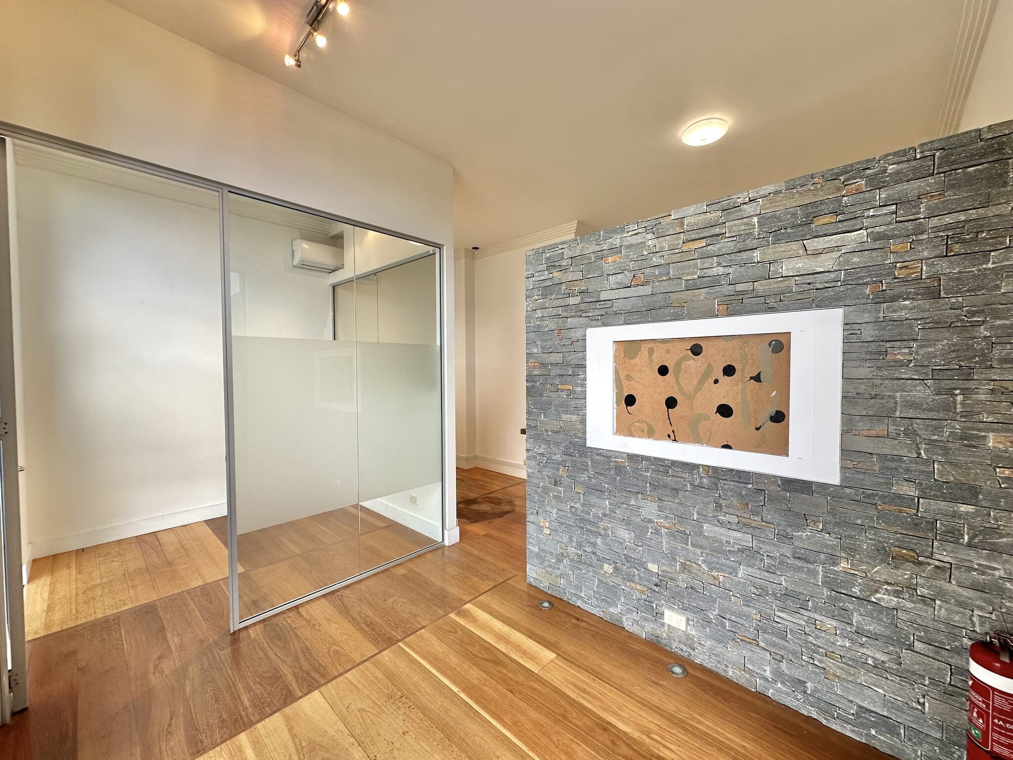 3-11 Hawkesbury Ave, Dee Why for lease Interior Photo- Image 1 of 4