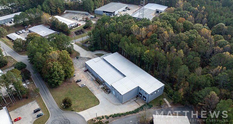 329 Bell Park Dr, Woodstock, GA for lease - Building Photo - Image 2 of 3