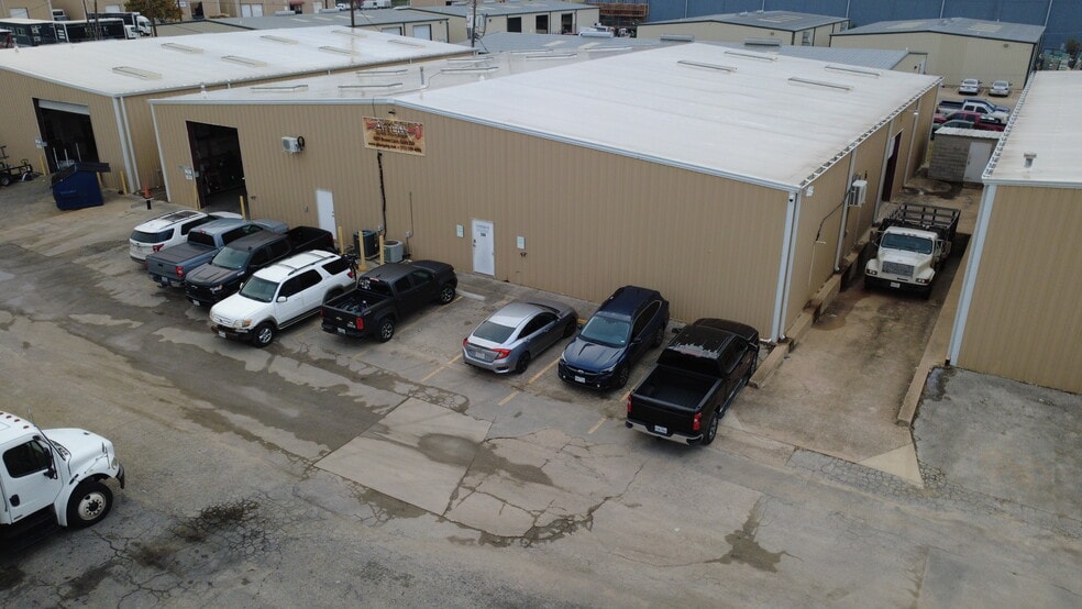 9201 Brown Ln, Austin, TX for sale - Building Photo - Image 2 of 4