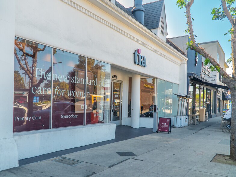 12250 Ventura Blvd, Studio City, CA à vendre - Photo du bâtiment - Image 3 de 9