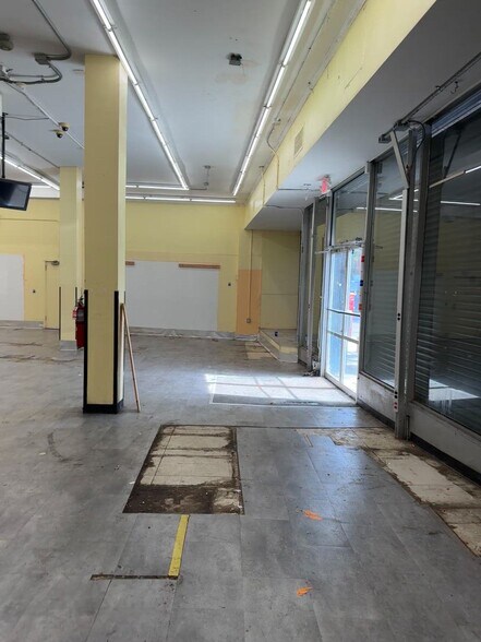 124 Port Richmond Ave, Staten Island, NY à louer - Vidéo sur l’inscription commerciale - Image 2 de 14