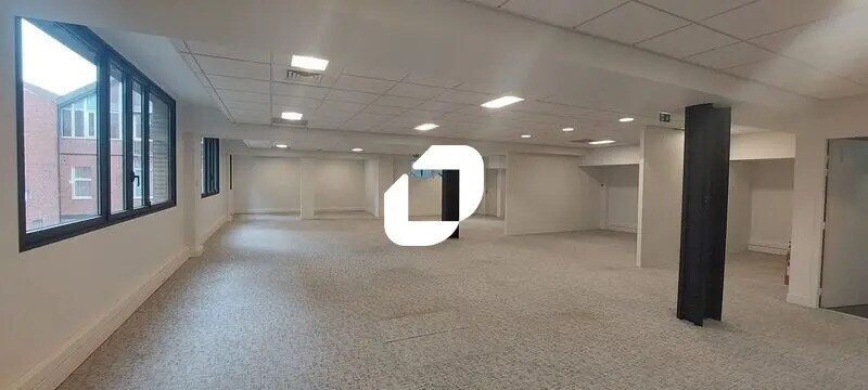 Office in Saint-Denis for lease - Building Photo - Image 3 of 12