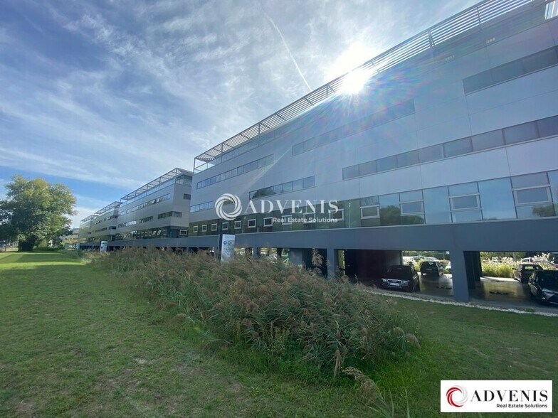 9 Avenue Raymond Manaud, Bruges for sale - Building Photo - Image 2 of 10
