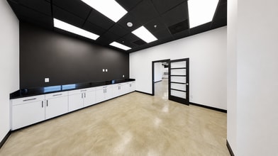 525 Woodland Square Blvd, Conroe, TX for lease Interior Photo- Image 2 of 3