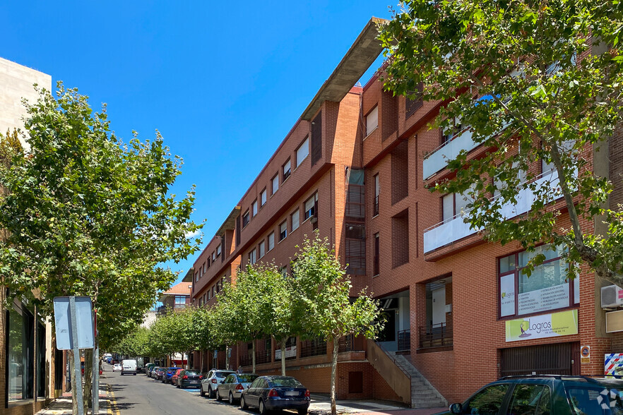 Commerce de détail dans Majadahonda, MAD à louer - Photo du bâtiment - Image 2 de 2