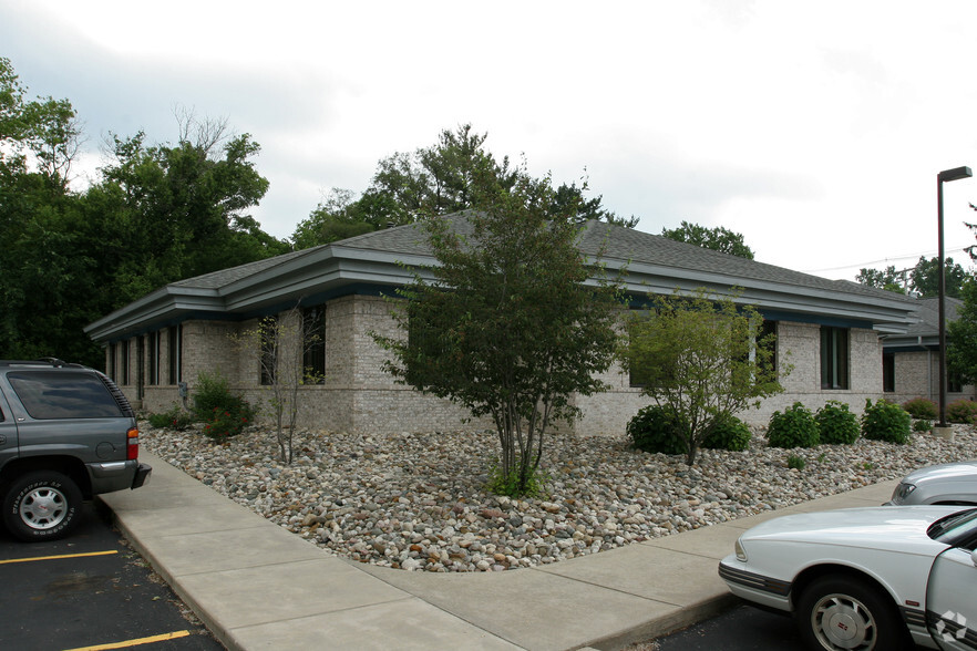 612 W Lake Lansing Rd, East Lansing, MI for lease - Building Photo - Image 3 of 10