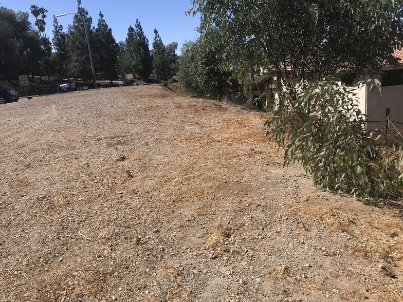 2458 Auto Park Way, Escondido, CA à louer - Photo du bâtiment - Image 2 de 19