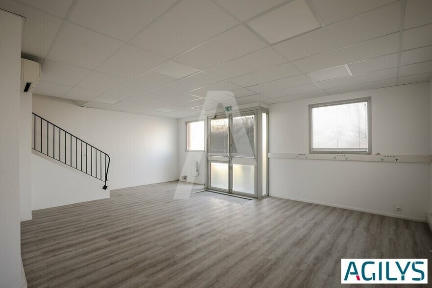 34 Route De Longjumeau, Chilly-Mazarin for lease - Interior Photo - Image 1 of 7