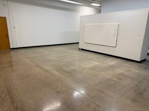 425 Etna St, Saint Paul, MN for lease Interior Photo- Image 2 of 10