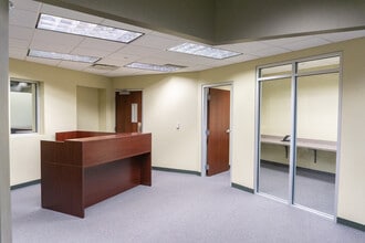 8111 E 32nd St N, Wichita, KS à louer Photo intérieure- Image 2 de 4