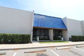 7602-7644 15th St E, Sarasota, FL for lease Interior Photo- Image 1 of 8