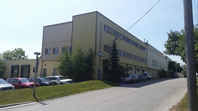 Plus de détails pour 1 Union St, Elmira, ON - Industriel à vendre