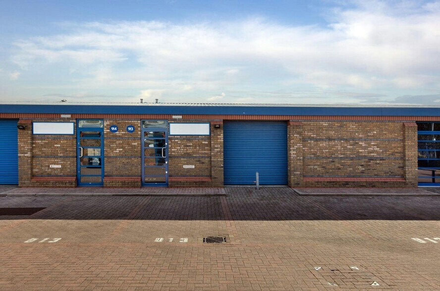 906-917 Yeovil Rd, Slough à louer - Photo du bâtiment - Image 2 de 11