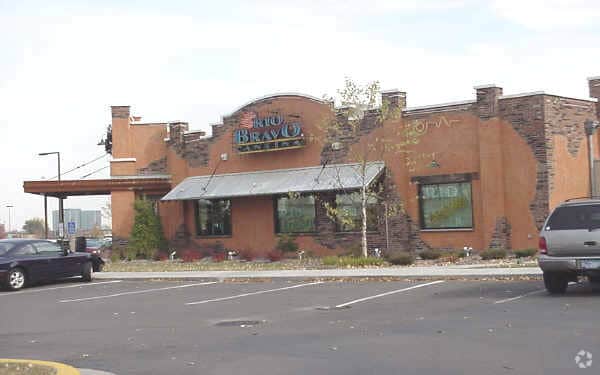 2251 Killebrew Dr, Minneapolis, MN for lease - Building Photo - Image 3 of 4