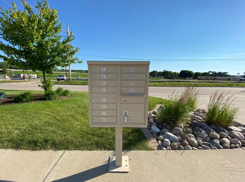 2101-2103 2nd Ave N, Silvis, IL for lease - Building Photo - Image 3 of 3