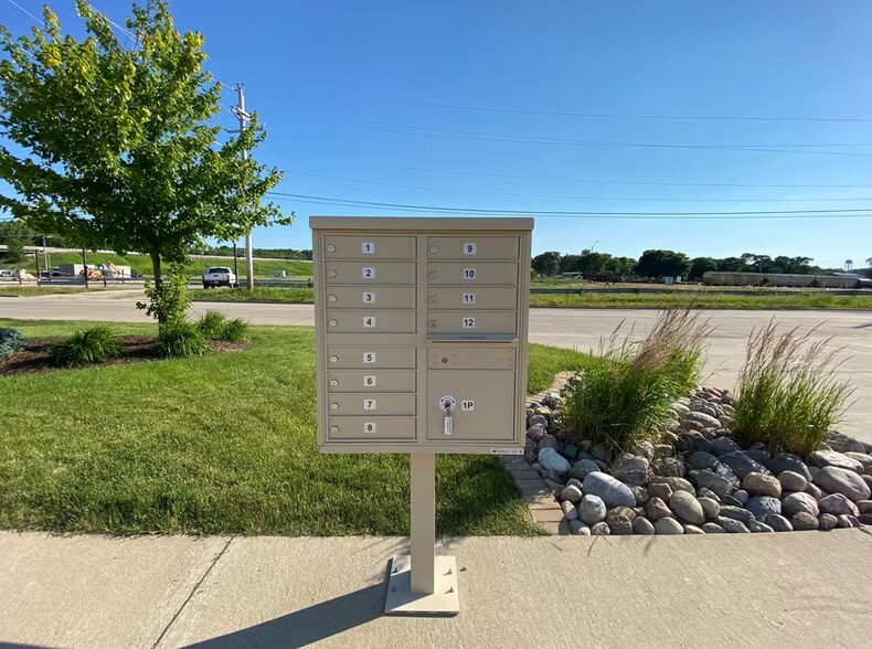 2101-2103 2nd Ave N, Silvis, IL à louer - Photo du bâtiment - Image 3 de 3