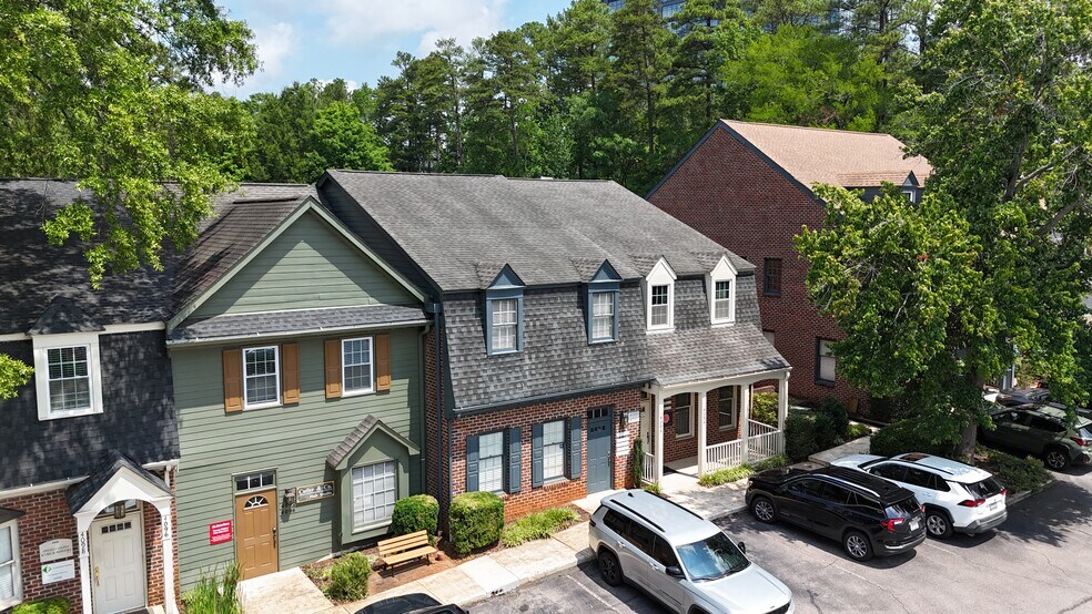 4088-4094 Barrett Dr, Raleigh, NC à louer - Photo du bâtiment - Image 2 de 11