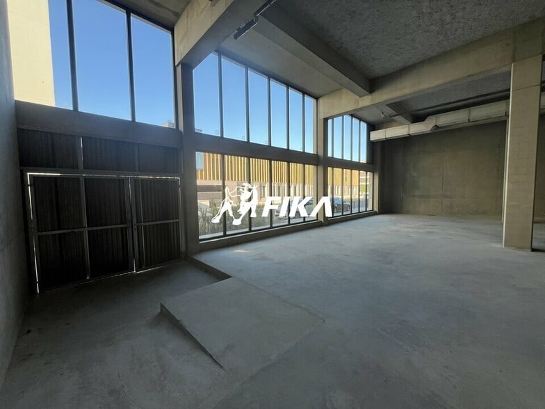 Flex in Bordeaux for sale - Interior Photo - Image 3 of 9