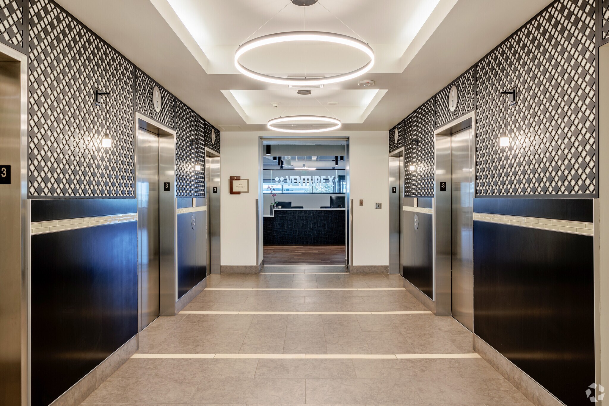 6400 S Fiddlers Green Cir, Greenwood Village, CO à louer Photo intérieure- Image 1 de 18