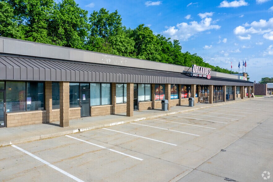 8114-8136 NW Prairie View Rd, Kansas City, MO à louer - Photo du bâtiment - Image 2 de 9