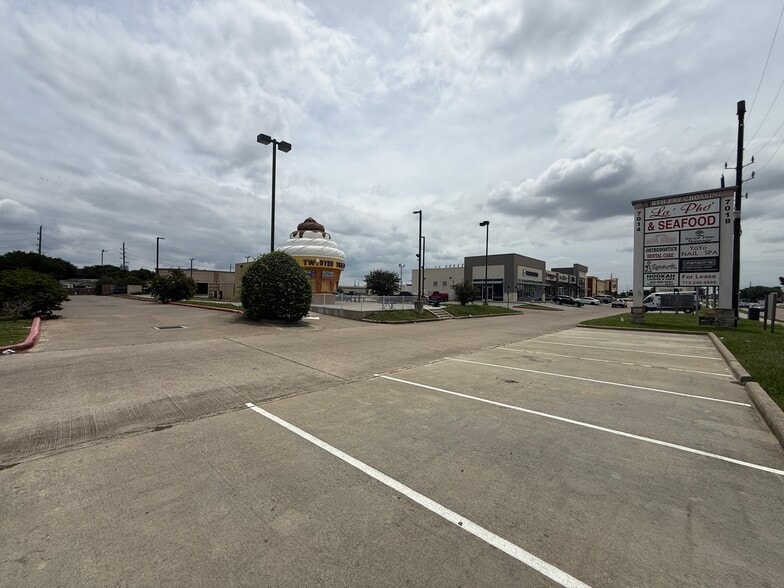 7018 Fry Rd, Cypress, TX for lease - Building Photo - Image 3 of 11