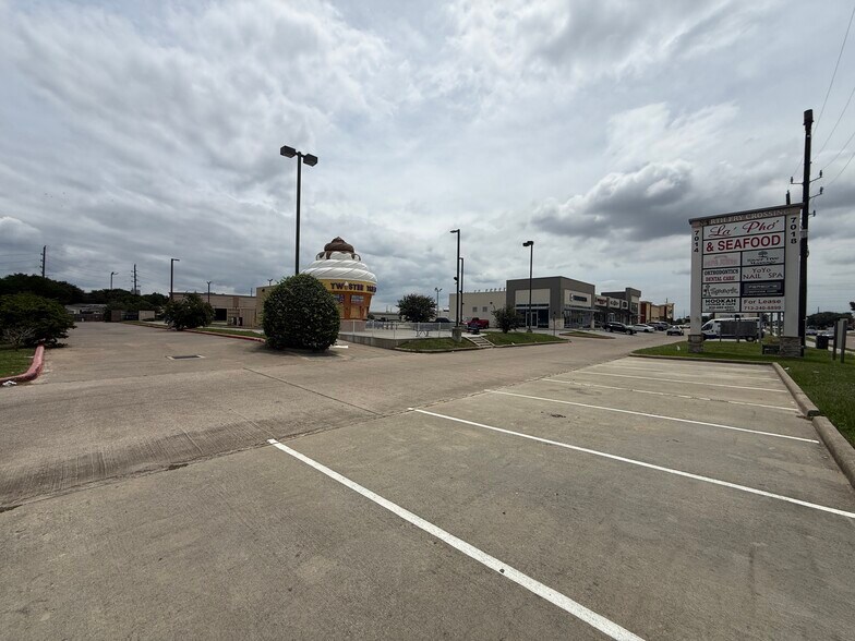 7018 Fry Rd, Cypress, TX à louer - Photo du bâtiment - Image 3 de 11