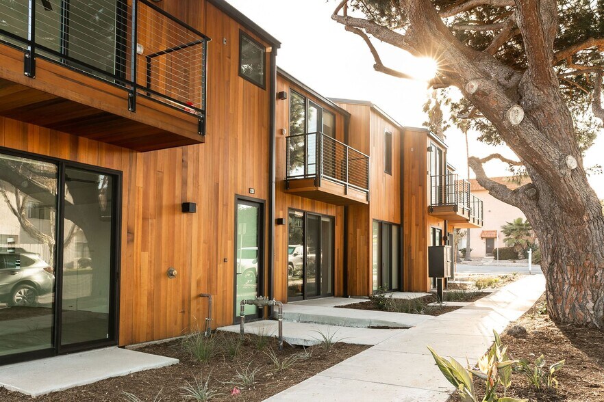 221 W G St, Encinitas, CA à vendre - Photo du bâtiment - Image 2 de 21