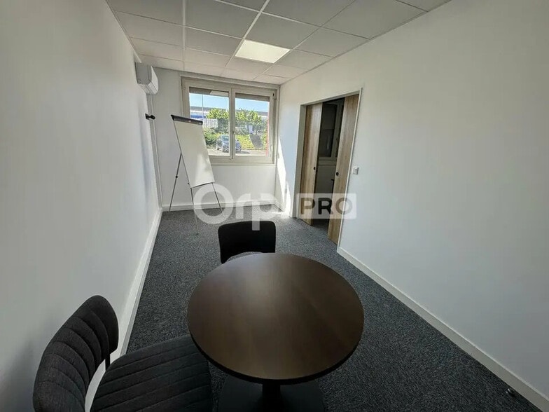 Office in Caluire-et-Cuire for lease - Interior Photo - Image 2 of 10